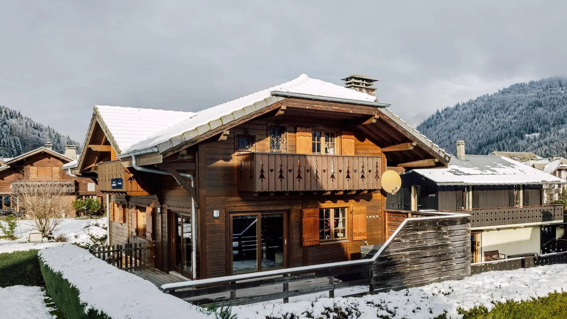 Simply Morzine - Chalet Carving